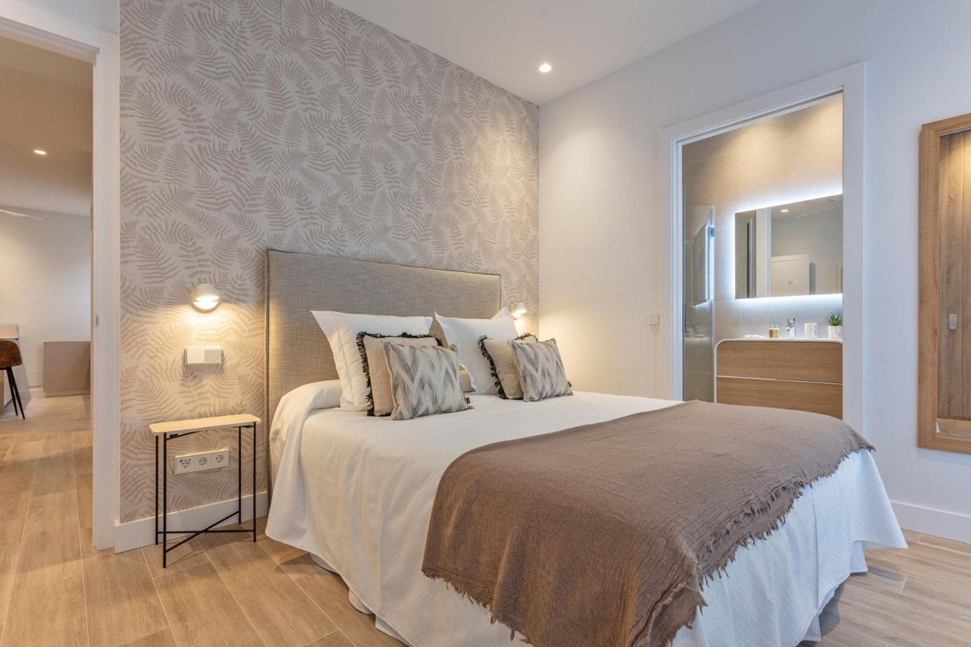 Spacious 2-bedroom In Steps Away From Plaza Espana Conde Duque I Appartement Madrid