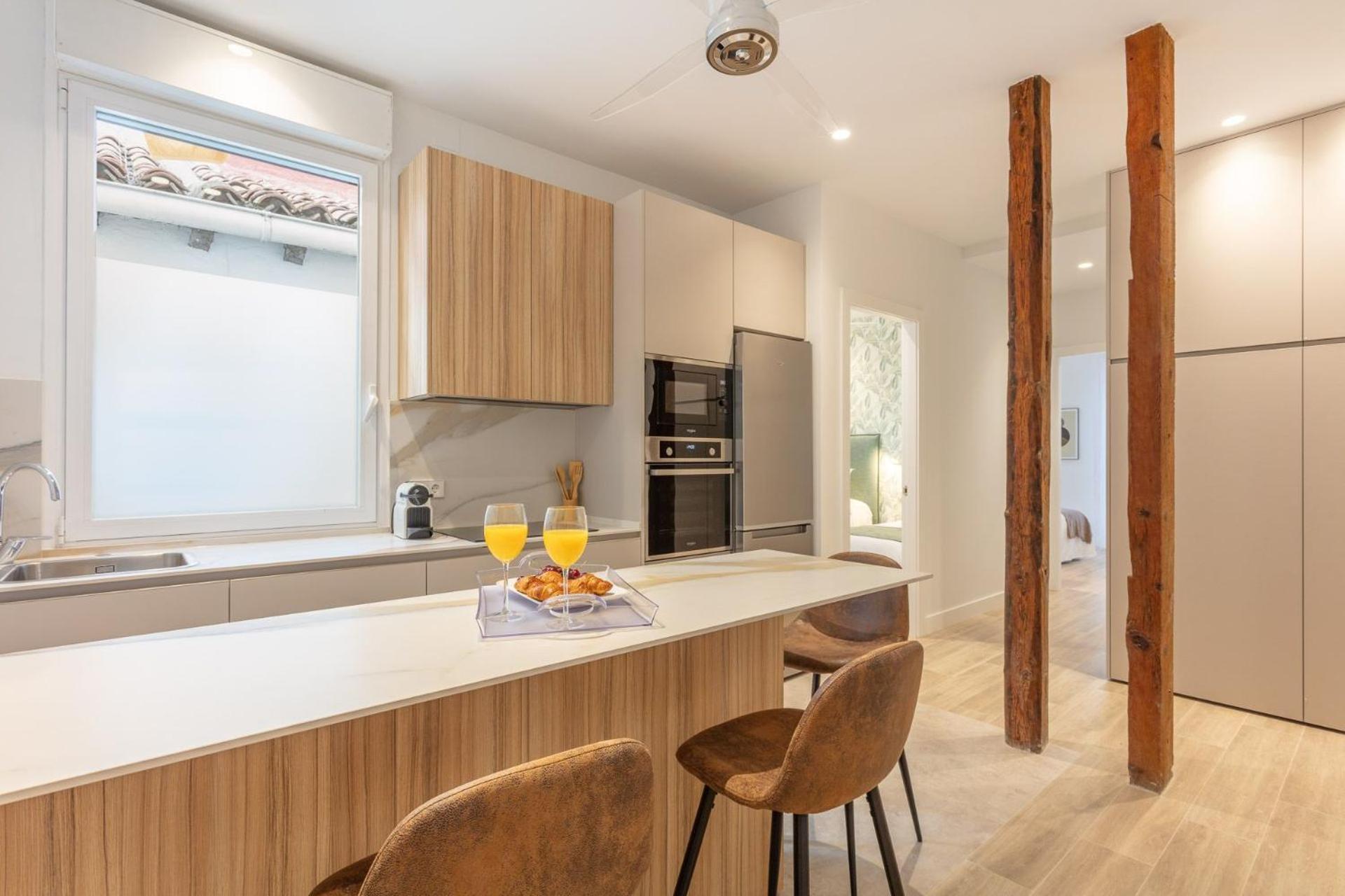 Spacious 2-bedroom In Steps Away From Plaza Espana Conde Duque I Appartement