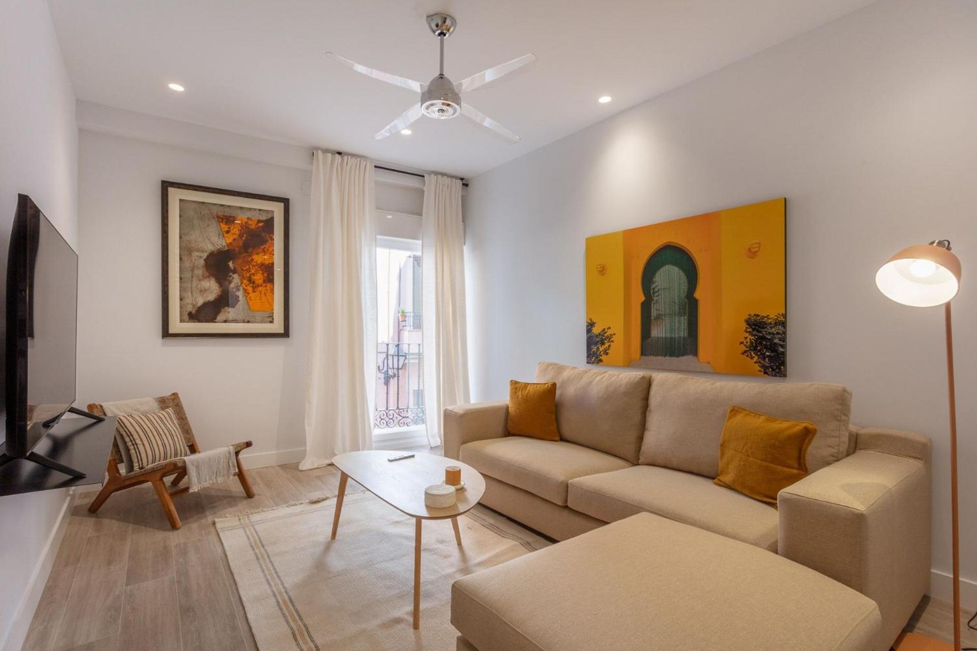 Spacious 2-bedroom In Steps Away From Plaza Espana Conde Duque I Appartement Madrid