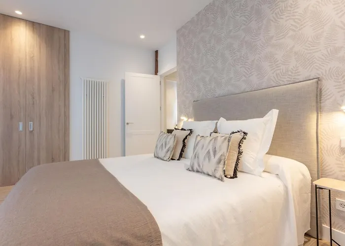 Spacious 2-Bedroom Apartment In Central Madrid Steps Away From Plaza Espana Conde Duque I