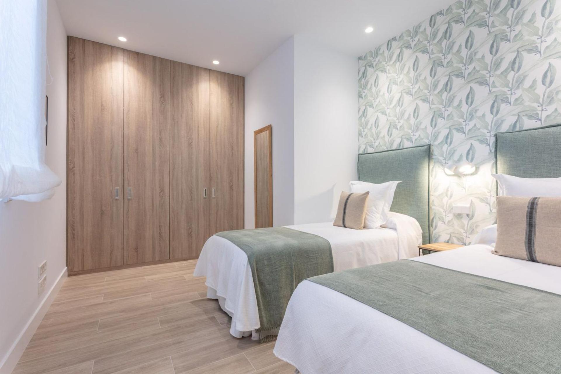 Appartement Spacious 2-bedroom In Steps Away From Plaza Espana Conde Duque I *