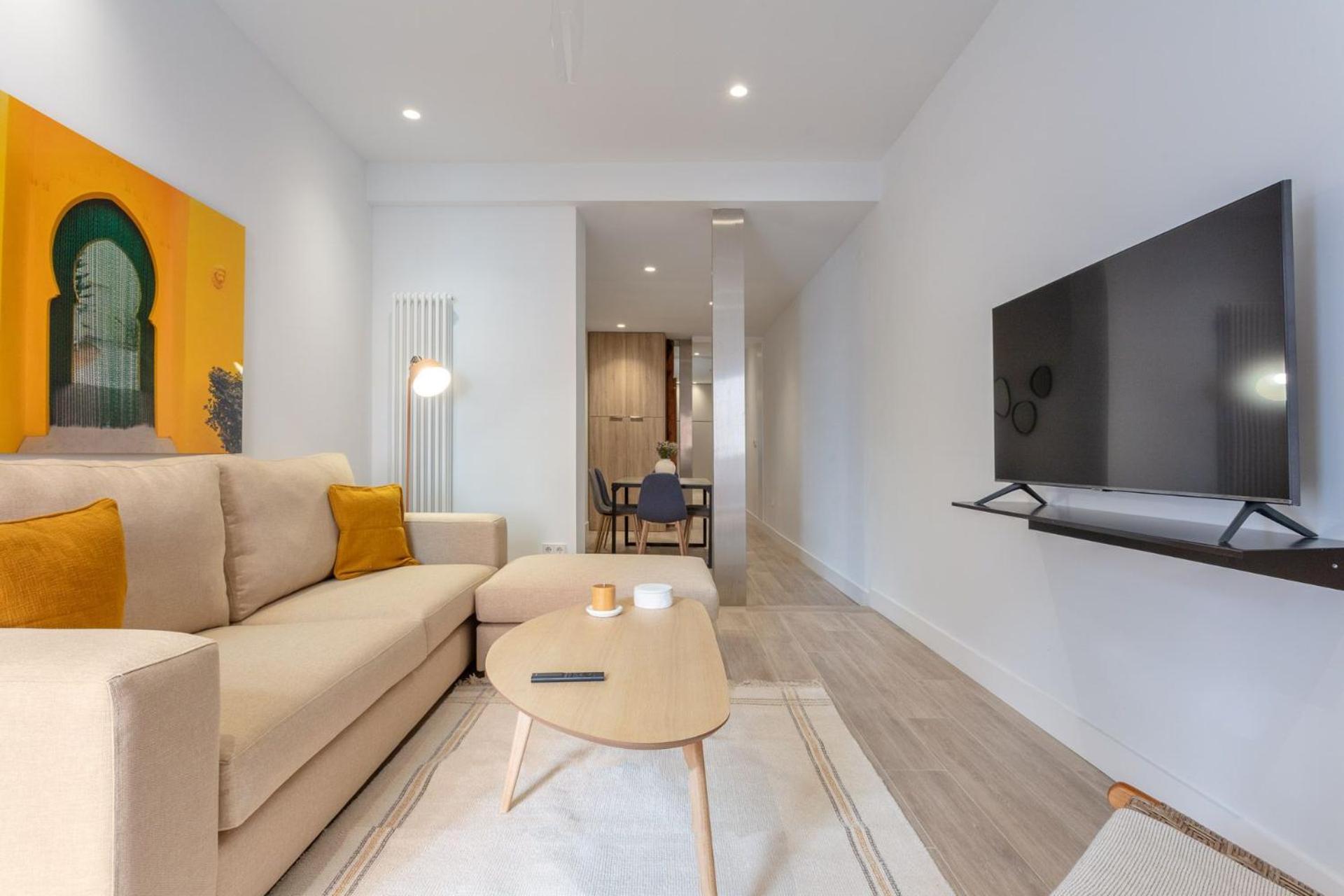 Spacious 2-bedroom In Steps Away From Plaza Espana Conde Duque I Madri
