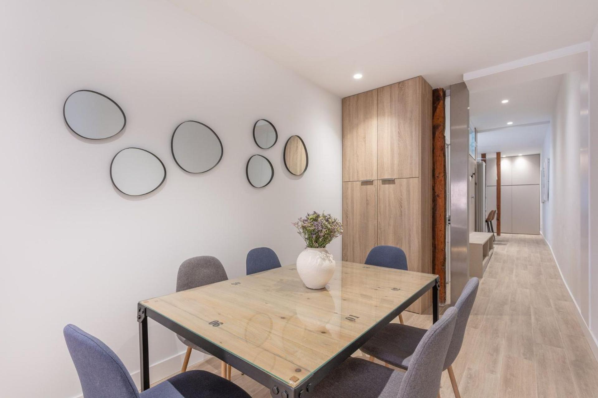 Spacious 2-bedroom In Steps Away From Plaza Espana Conde Duque I Appartement